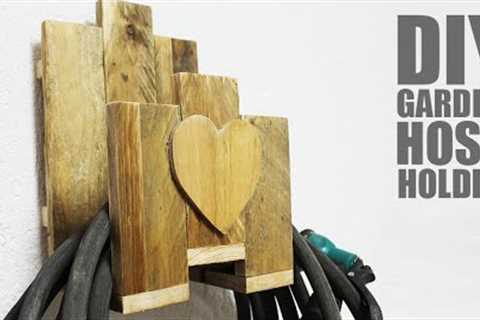 DIY garden hose holder - Pallet wood projects garden