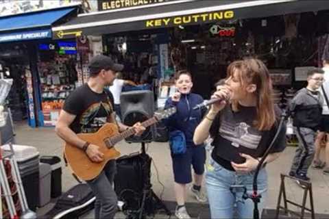 STREET SINGER GETS INTERRUPTED MID PERFORMANCE, LONDON STREET PERFORMERS, STREET MUSICIAN