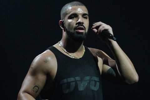 Drake STOPS Concert To Wish Rihanna Happy Birthday!