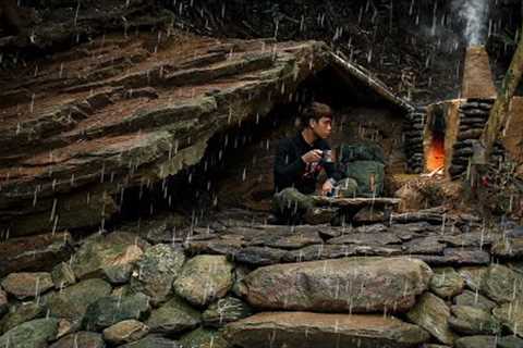 Building complete and warm survival shelter | Bushcraft cave in the cliff &amp; fireplace with clay