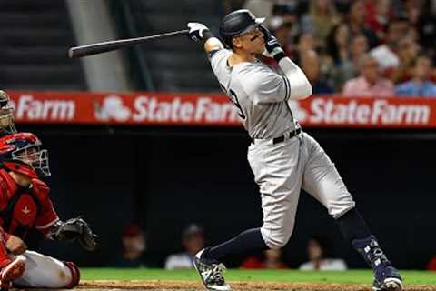 50!! Aaron Judge demolishes his FIFTIETH home run of the season!