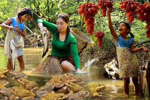 Top 2 videos mother with daughter catch and cook fish &amp; frog for survival- Cooking eating..