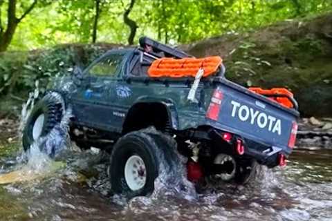 RC Car - Toyota Hilux 'Submarine'  Water Run &amp; Bash!