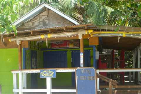 Top 4 Restaurants in Bay Islands, Honduras (Roatan and Utila)