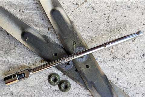 Tough Nuts Are No Match for This Sturdy Breaker Bar Set
