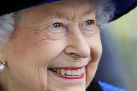 Who Was Next To The Queen As She Died?