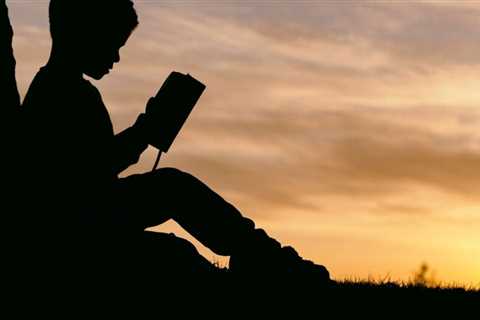 Studying While Traveling: 10 Best Tips For Students