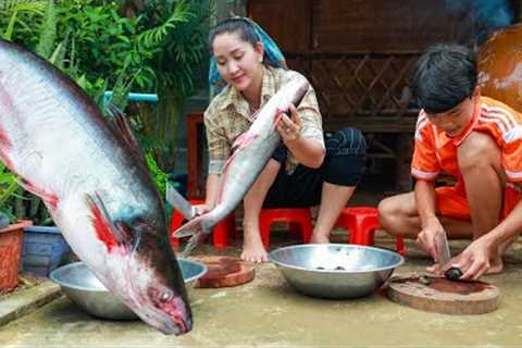 Food In My Village | Catch Snail and Cook Fish Sour Soup | Big Fish Cooking with Snail