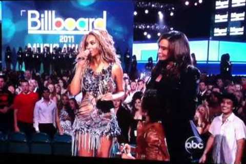 Beyonce accepts Award/Speech at Billboard Music Awards 2011