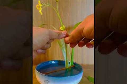 Beautiful table top flower arrangement|unique home decoration idea|how to make flower decor|shorts|