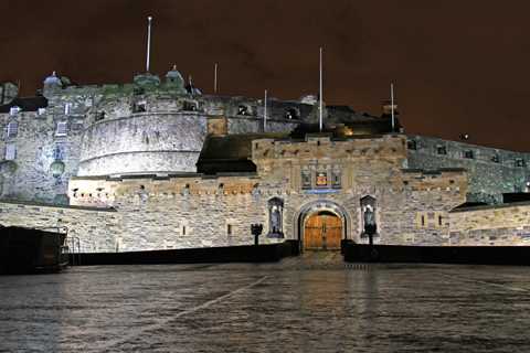 When a WWI German Zeppelin Tried to Bomb Edinburgh Castle — and Missed
