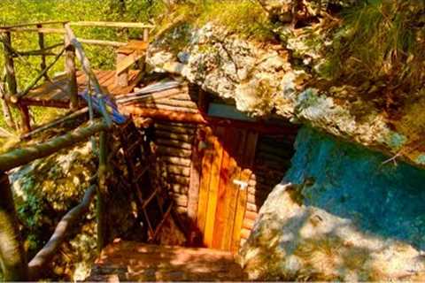 Building a Survival Shelter on Top of a Cliff, Overnight in the Wilderness, Bushcraft Skills