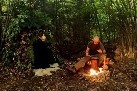 Building a natural shelter - campfire cooking - bushcraft skills #bushcraft #outdoors #campfire