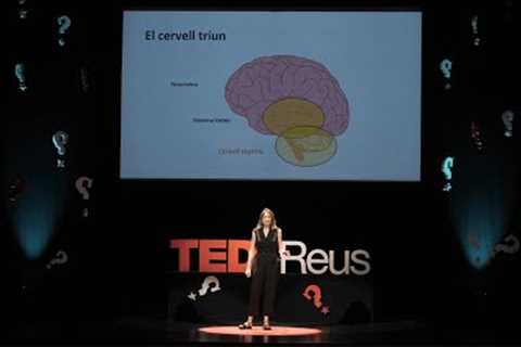 No podem continuar treballant com fins ara | Laia Estorach | TEDxReus
