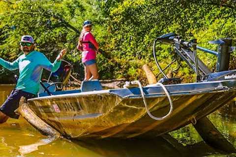 Stuck in Secret Creek! Fall Spinnerbait Bass Fishing!
