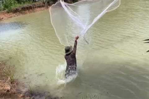 hand throw fishing net at lake with my villagers have a lot fish
