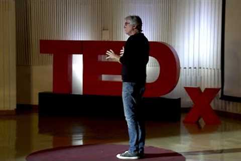 “En tiempos de cambio, hay que subir un cambio” | Pablo Dittborn | TEDxUAIViña