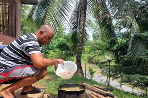 How to curry fish in Caura. Outdoor cooking on a quiet Tuesday. Basmati rice and lots of salad.