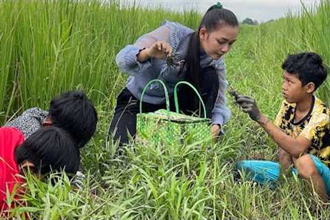 Time wonderful ,,,,,,,,,,, Catching crabs in the field with my brother