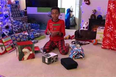 Christmas Morning 2018 - Did Santa Come? Opening Presents!