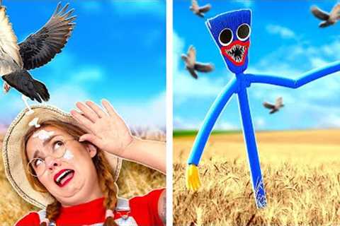 Huggy Wuggy can Scare Crows! *Gardening hacks and gadgets*