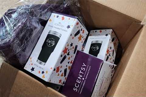Scentsy Consultant Store unboxing, gift ideas for new consultants who sign up and hit goals!