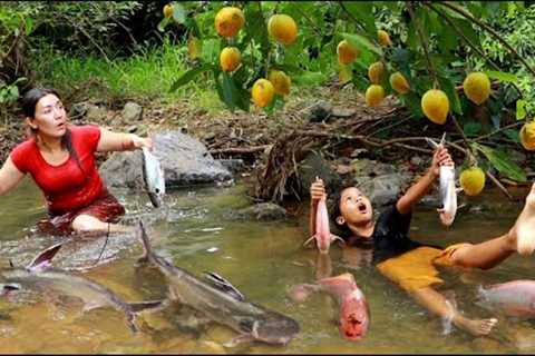 Catch many fish and pick eggfruit at river- Grilled fish spicy chili eating delicious in jungle
