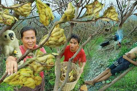 Survival skills- womans found worm for cook -Eating delicious