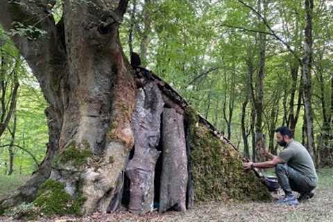 Building Bushcraft survival shelter with fireplace &amp; Door And Roof With Tree Bark, Walls With..