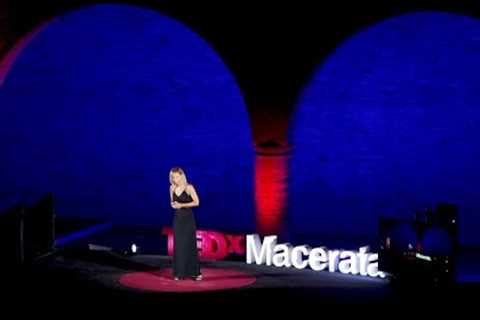 Sulla soglia: fine e cambiamento | Loretta Grassettini | TEDxMacerata