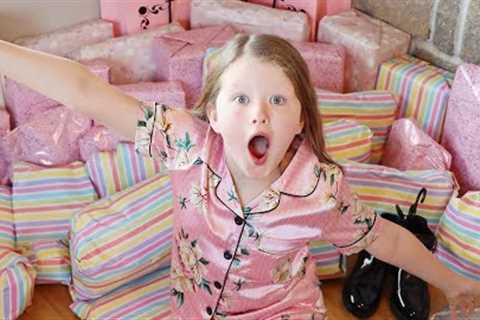 ISLA'S 10th BIRTHDAY MORNING OPENING HER PRESENTS!!