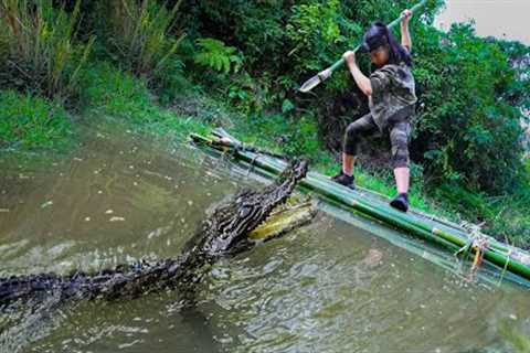 Making Rafts to Fight Crocodiles - Slip and Fall into the Lake/ Bushcraft &amp; Survival P.2