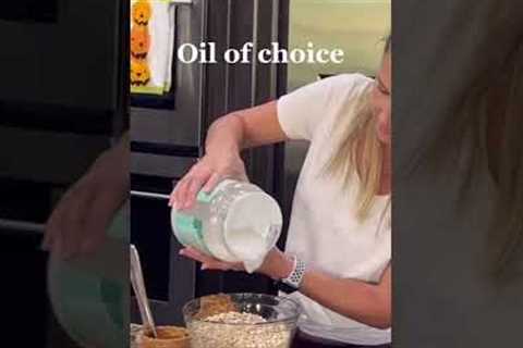 Easiest BUDGET-FRIENDLY GRANOLA RECIPE ever! #shorts #budgetfriendly #hack