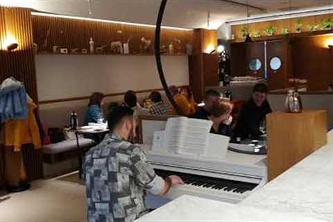 Restaurant Gone Silent After This Guy Started Playing The Piano