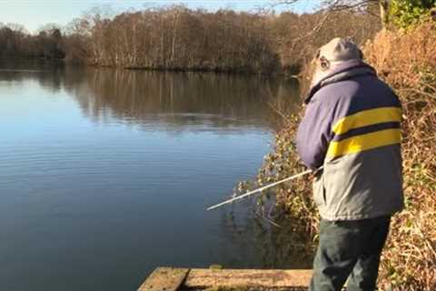 Pike Fishing - The Lake is Frozen!