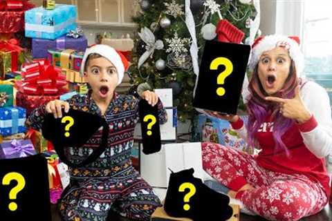 OPENING The BEST CHRISTMAS GIFTS EVER!! *SPEECHLESS* 🎁 | The Royalty Family