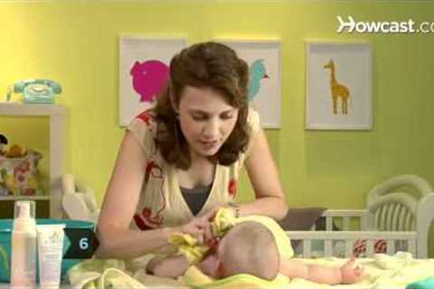 How to Give a Baby a Sponge Bath