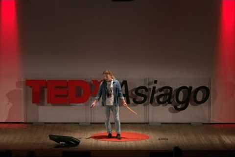 Ascoltare musica in 3D - Esperienza e propriocezione | MICHELE LUPPI | TEDxAsiago