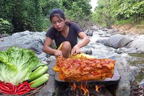 Steaks on the rock - Pork salad spicy roasted for dinner - Survival cooking in jungle