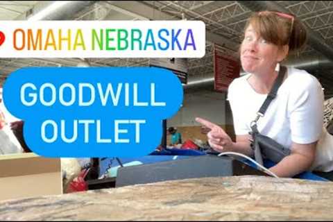 Thrifting the OMAHA, NEBRASKA Goodwill Outlet Bins! Midwest Bargain Shopping for Vintage Treasures!