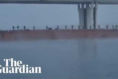 Ukraine: footage shows Russian troops scrambling to escape Kherson city