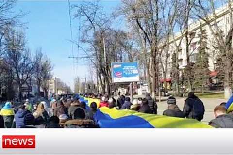 Ukraine war: Russian forces to withdraw from Kherson