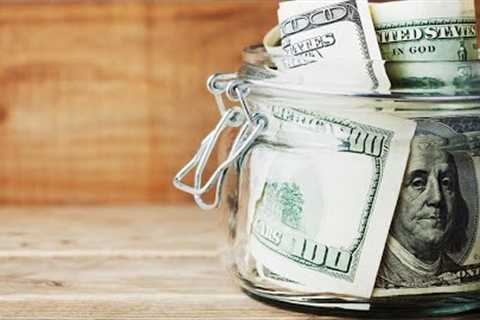 Financial advisor shares how to discuss finances during the holidays