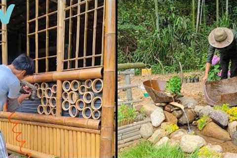 The boy went to the forest to renovate the vacant land to build his unique two-story bamboo house