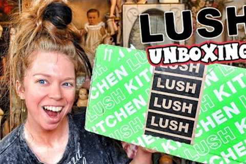 Lush CHRISTMAS Subscription Box! - Lush Kitchen Unboxing