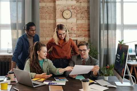 Inbound vs. Outbound Marketing: Examples and Strategies for Growing Your Business