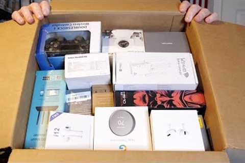 What's inside of a $925 ELECTRONICS Amazon Customer Returns Mystery Box