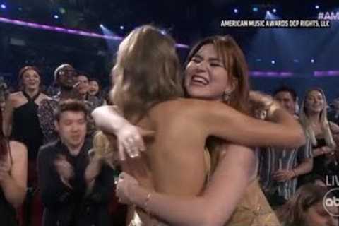 Taylor Swift has  perfect night at AMAs