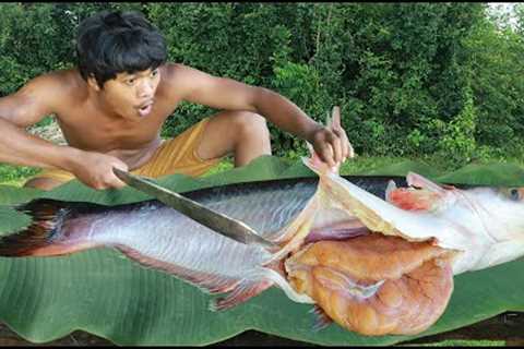 Catch fish in the ditch - cooking  fish eeg eating so delicious