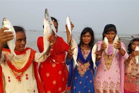 Fishing &amp; Cooking On Island | Catch Alive Hilsa/Elish Fish From Padma River | Prepared Picnic..